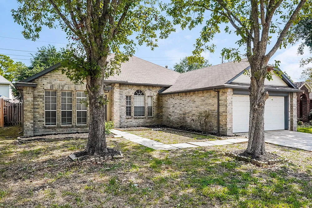 3 bed, 2.0 bath, 1989 sqft, $2,830 — Photo 3