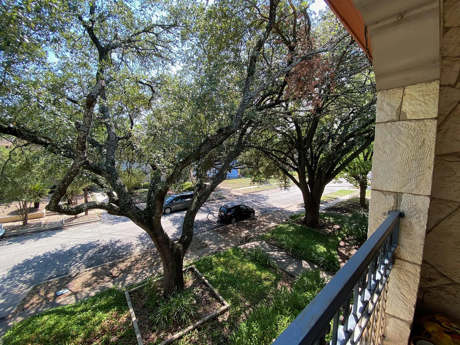 415 W Lynwood Ave — Photo 3
