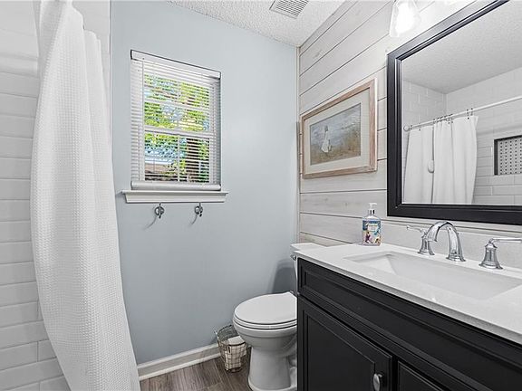 5th image of 319 McQueen Cir