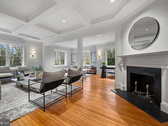 3rd image of 520 Woodlawn Rd