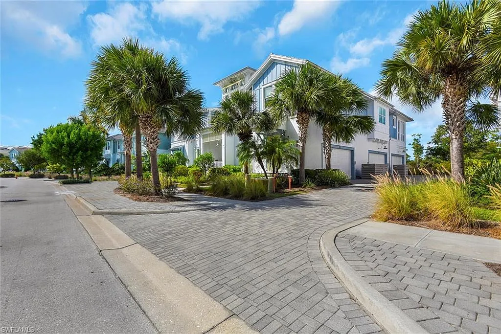 3 bed, 3.0 bath, 2214 sqft, $8,500 — Photo 3