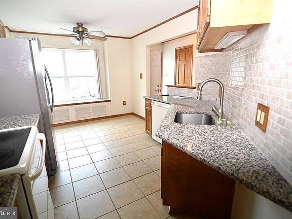 3rd image of 104 McMullen Cir