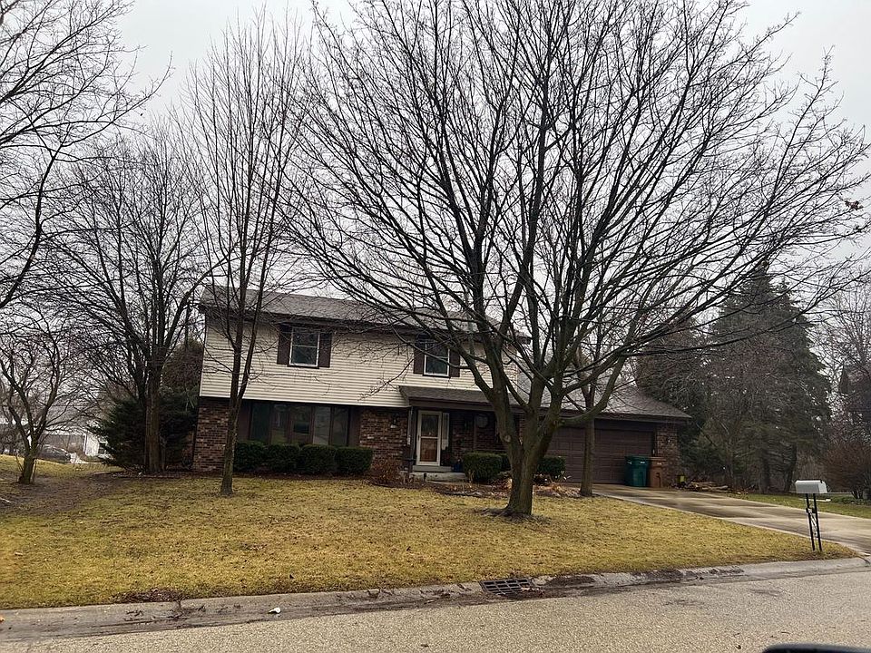 2nd image of 7905 N Berwyn Ave