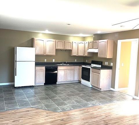 Open kitchen and eating area.