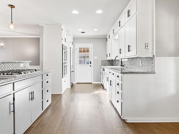 5th image of 2404 Marguerite St
