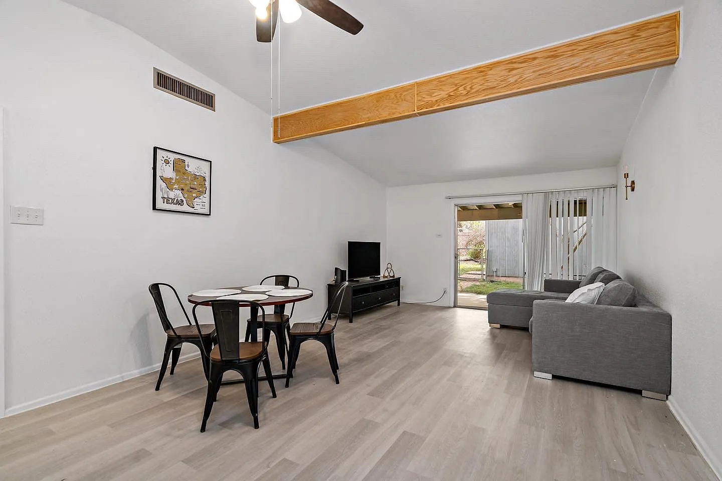 2 bed, 980 sqft, $1,495 — Photo 1