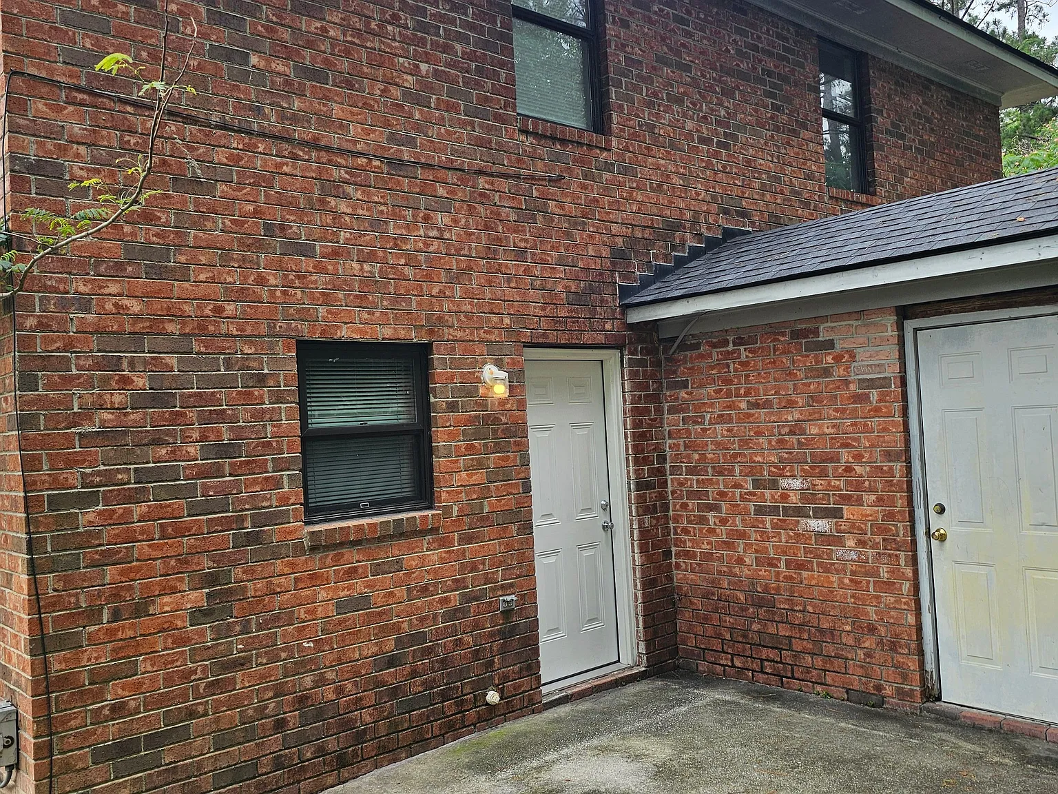 2 bed, 1.5 bath, 822 sqft, $1,100 — Photo 3