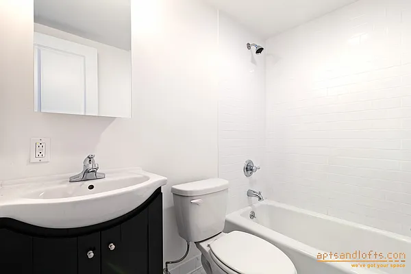 Rented by aptsandlofts.com | media 12