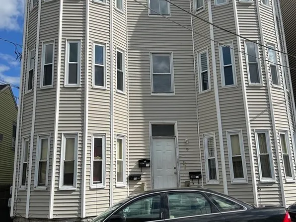 9 Ames St, Lowell, MA 01852