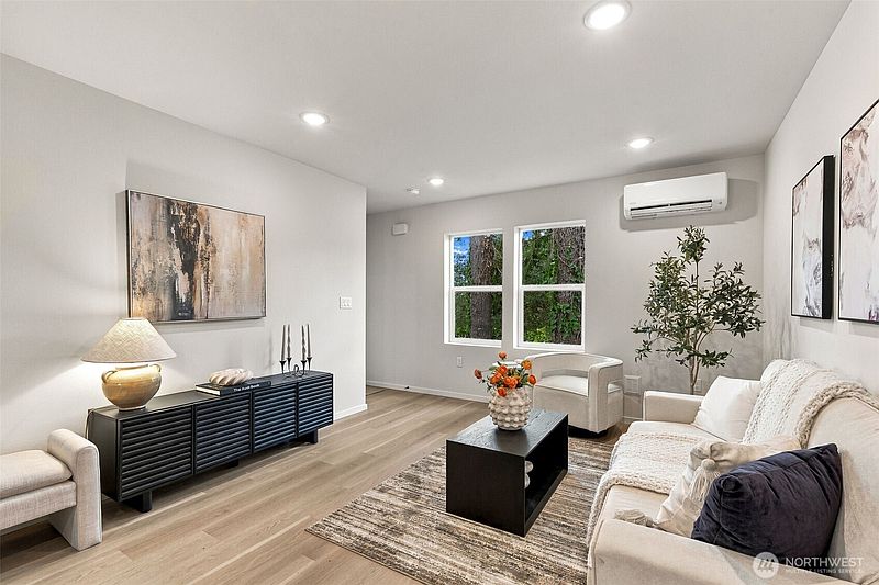 4th image of 10514 Ninth Avenue NE