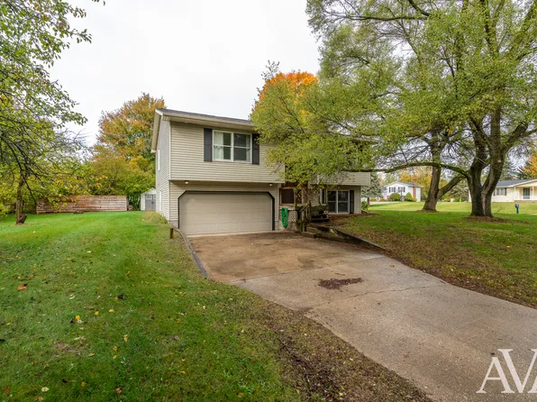 11367 Rosewood Ave, Allendale, MI 49401