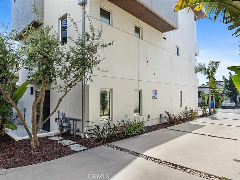 726 Loma Dr — Photo 42