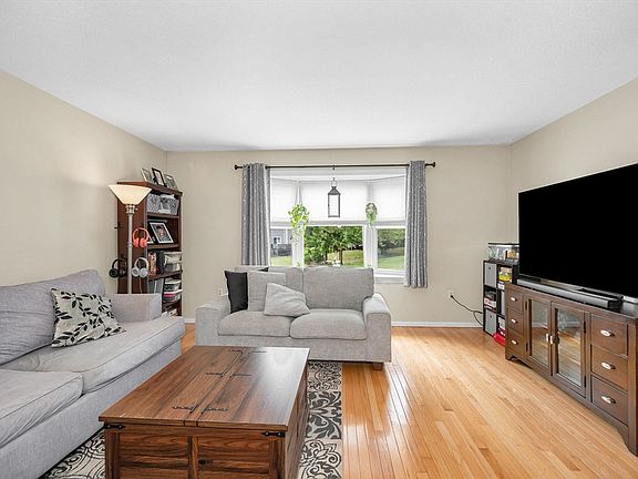 3rd image of 95 Tennis Plaza Rd Unit 7