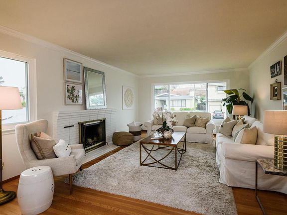 3rd image of 3 Carlsbad Ct