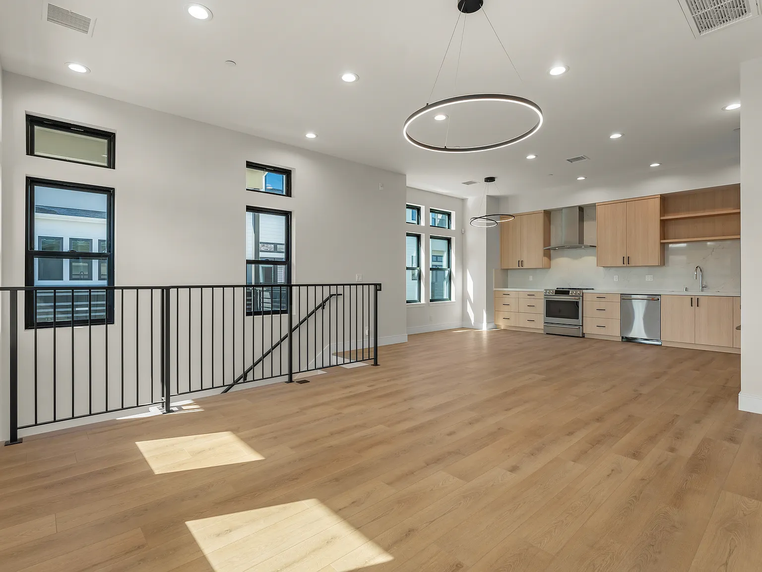 4 bed, 3.5 bath, 1763 sqft, $6,895 — Photo 3