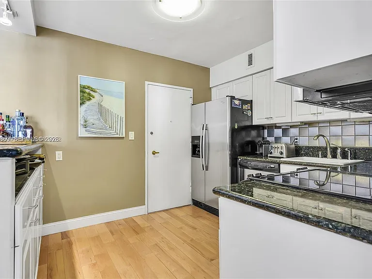 5700 Collins Ave #15D — Photo 9