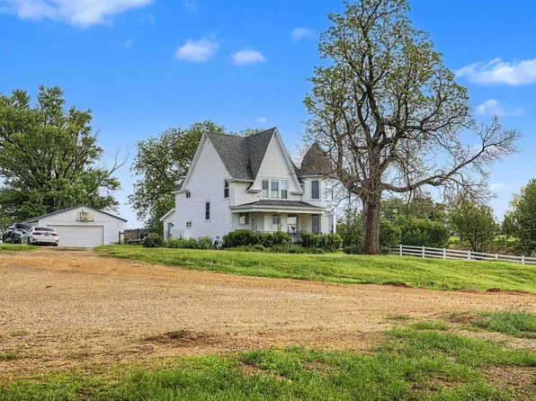 2928 E Stagecoach Trl, Apple River, IL 61001