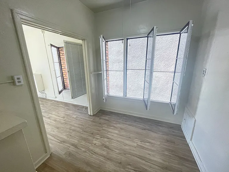 410 S Glendale Ave — Photo 13