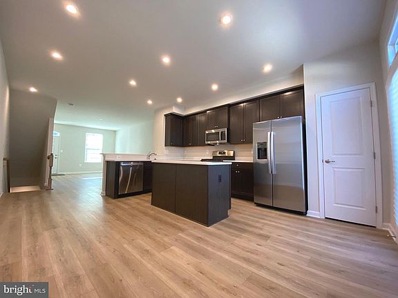 5th image of 1110 Spur Ln
