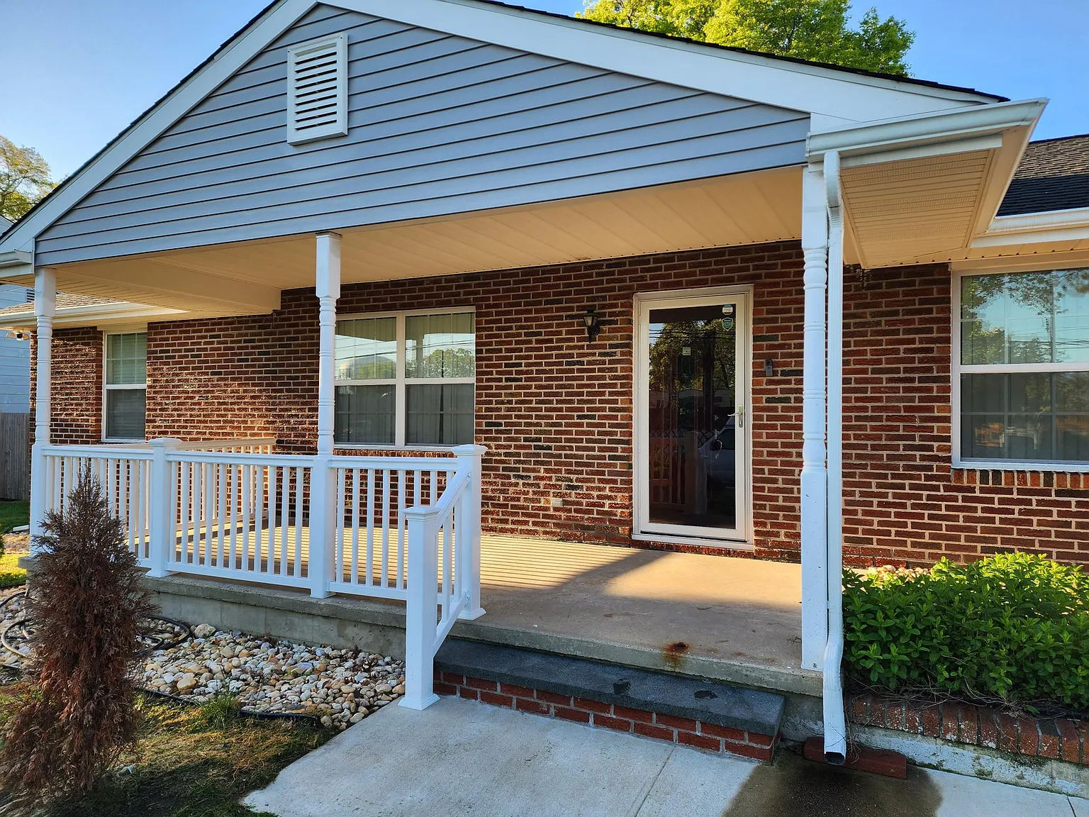 3 bed, 1.5 bath, 1331 sqft, $2,600 — Photo 4