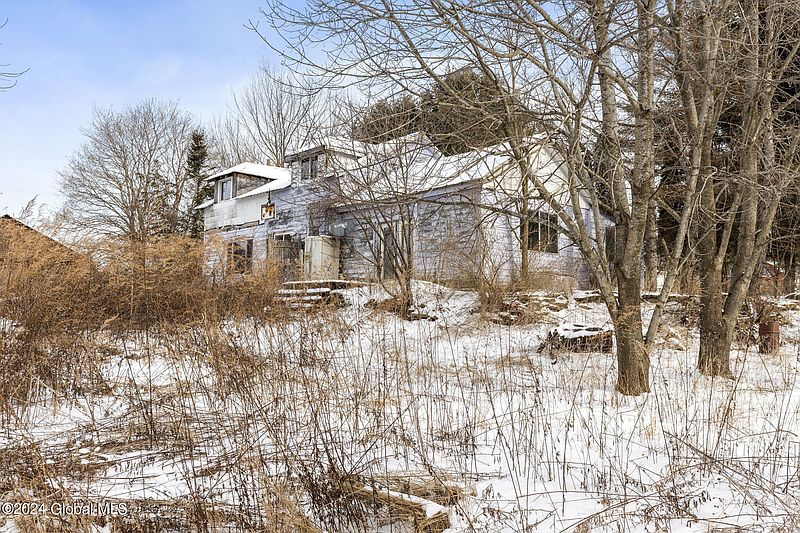 4th image of 1052 Gage Road