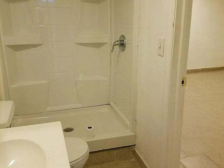 2813-15 W Queen Ln #1 — Photo 12