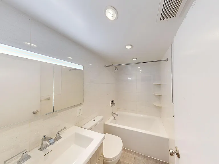 433 W 43rd St #3B — Photo 6