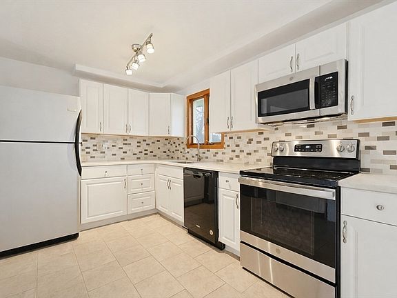 3rd image of 39 Marion St