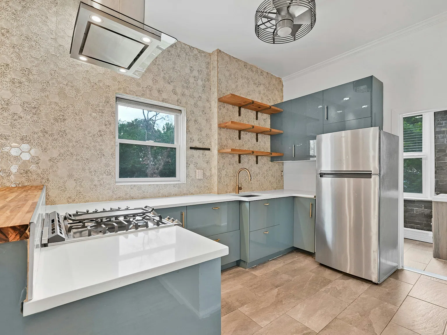 3 bed, 1100 sqft, $3,000 — Photo 4