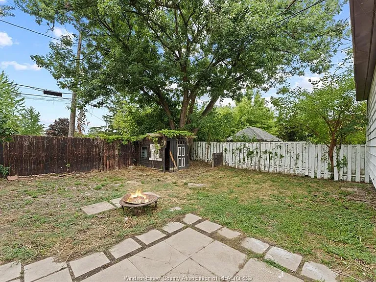 1533 Alexis Rd — Photo 31