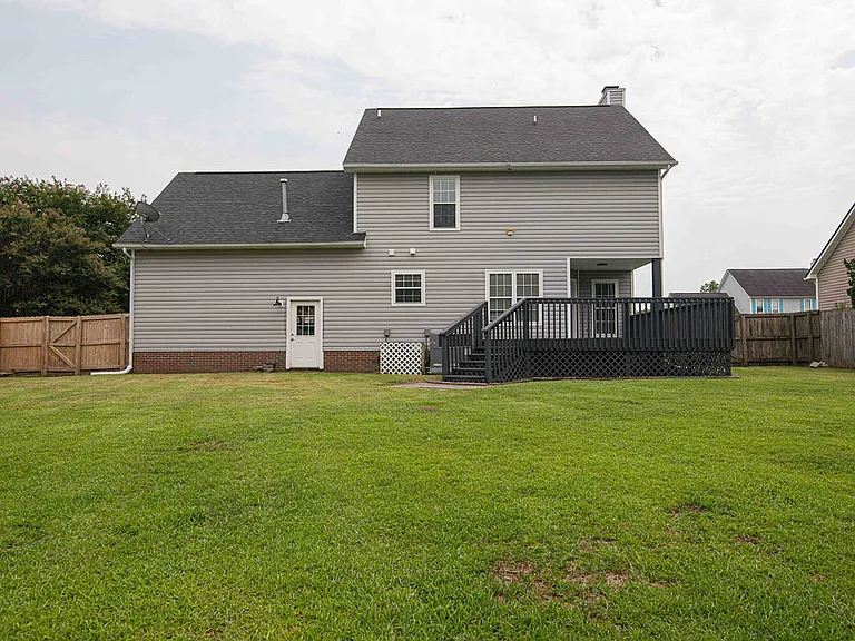 209 Lansing Ct — Photo 43