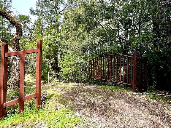 3rd image of 1880 Tunnel Rd