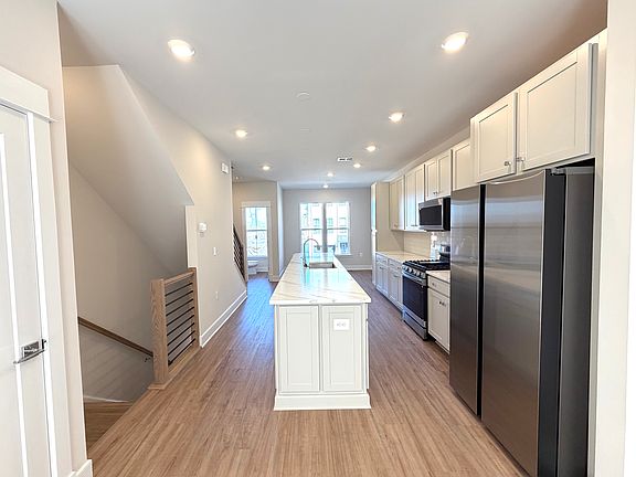 5th image of 22889 Tawny Pine Sq
