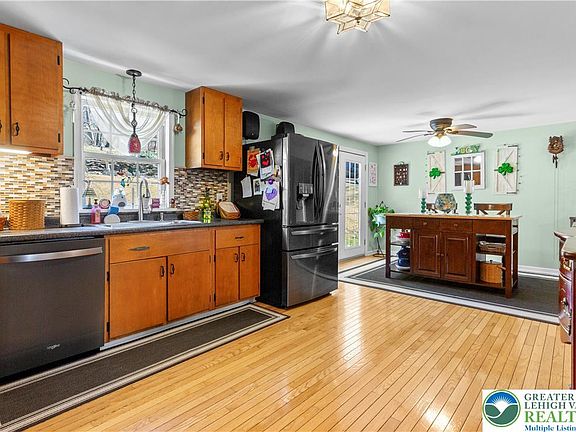 3rd image of 1495 Morgan Hill Rd