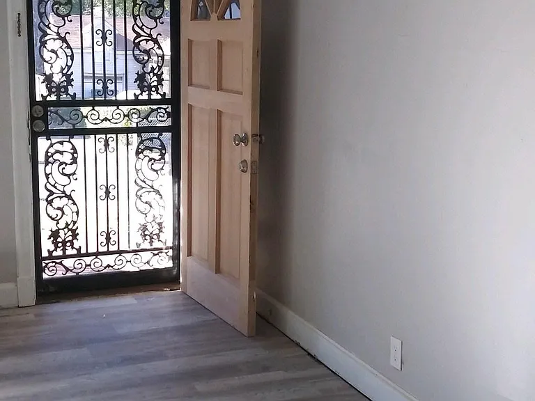 970 Maple Dr — Photo 2