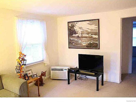 2nd image of 380 Nassau Ave
