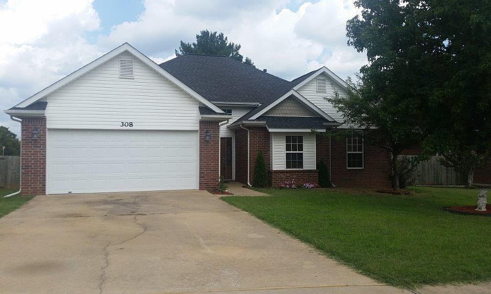1st image of 308 NE Cobblestone Ln