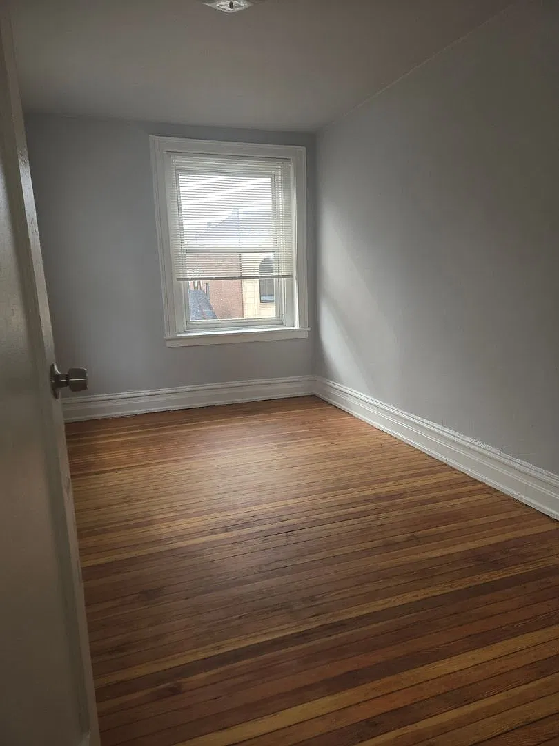 1 and 2 bedroom apartments — Photo 3