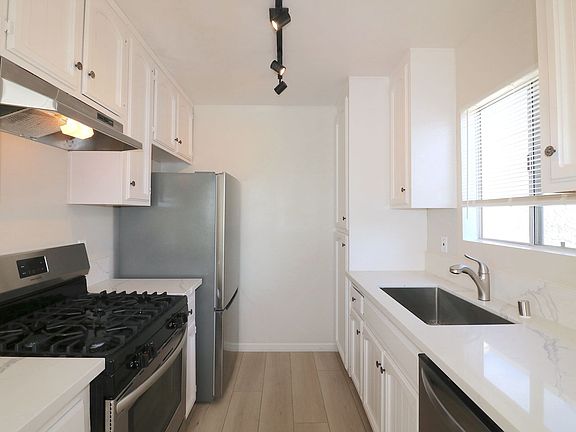 2nd image of 1024-1026 Beryl St #C