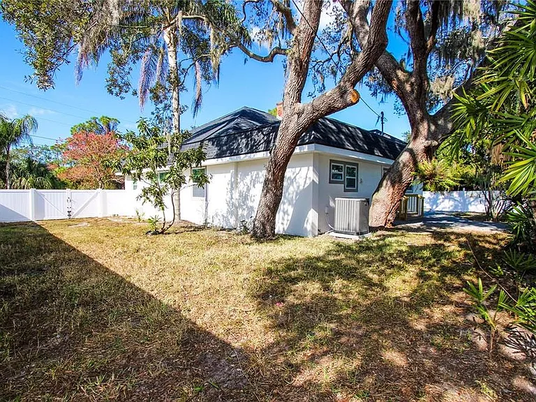 3710 De Soto Blvd — Photo 21