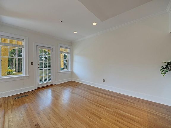 5th image of 2855 Peachtree Rd #116