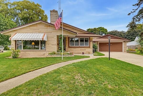 1st image of 542 E Van Beck AVENUE