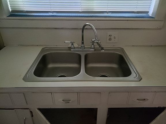 5th image of 728 Auburn Pl