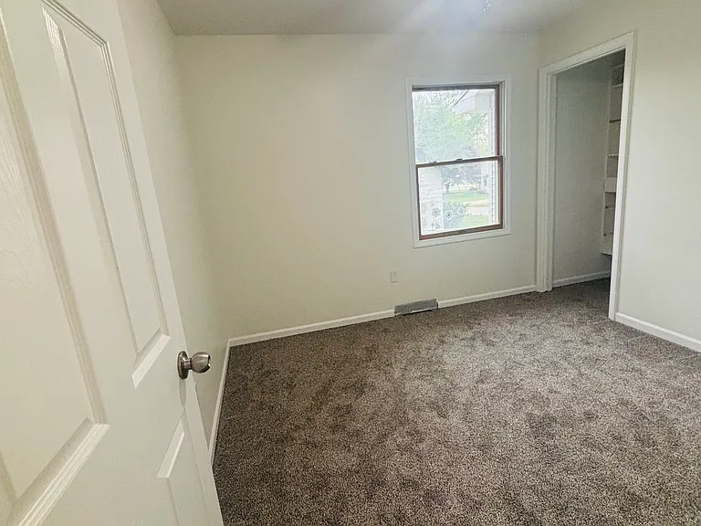 424 Winona Ave NW — Photo 11
