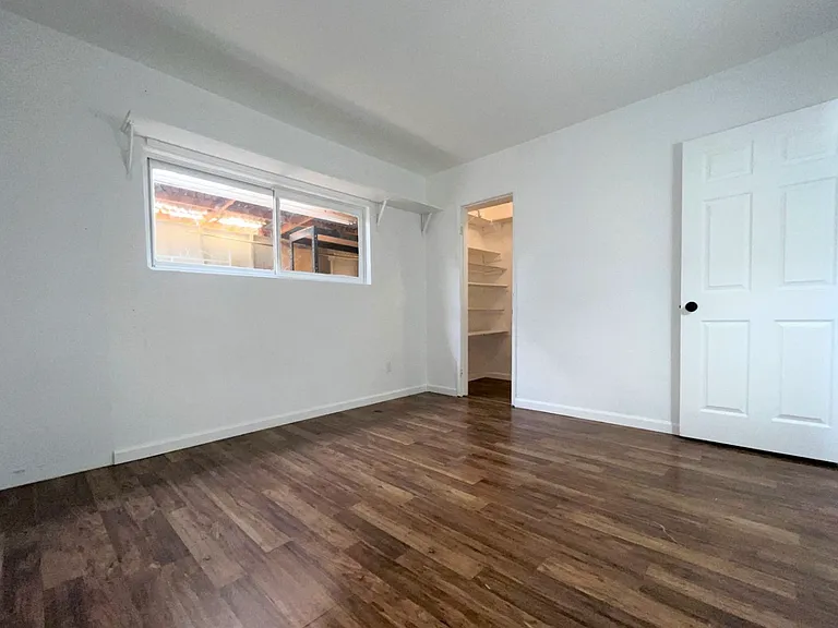 2085 Franklin Ave — Photo 6