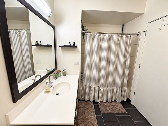 5th image of 3745 N Halsted St #1103