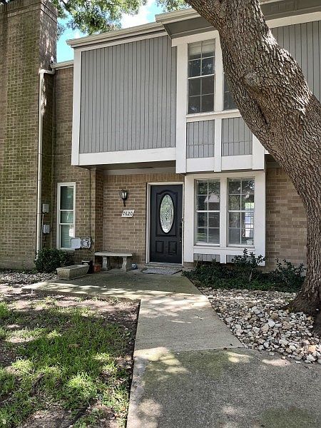 1st image of 7620 Riverbrook Dr