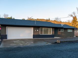 133 NE Neptune Ct, Roseburg, OR