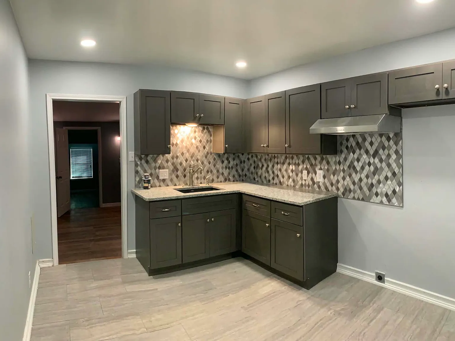 720 Menchaca St — Photo 2