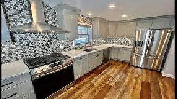 4th image of 125 Gold St Floor 1